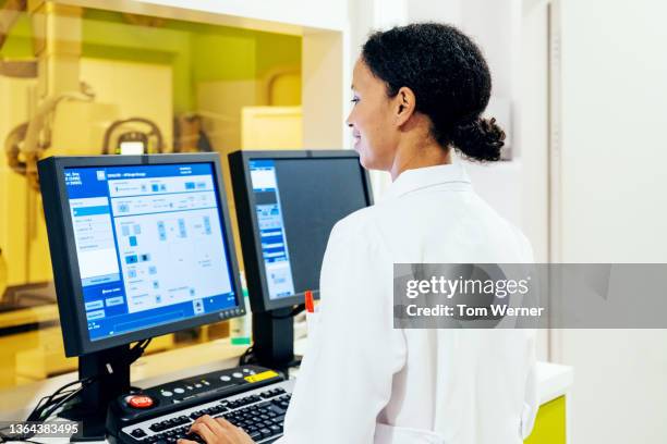 Doctor Radiologist Computer Doctor Computer Imaging Photos and Premium High Res Pictures - Getty Images