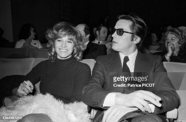 Alain et Nathalie Delon lors d'une soirée en l'honneur du cinéma japonais à Paris le 31 janvier 1974
