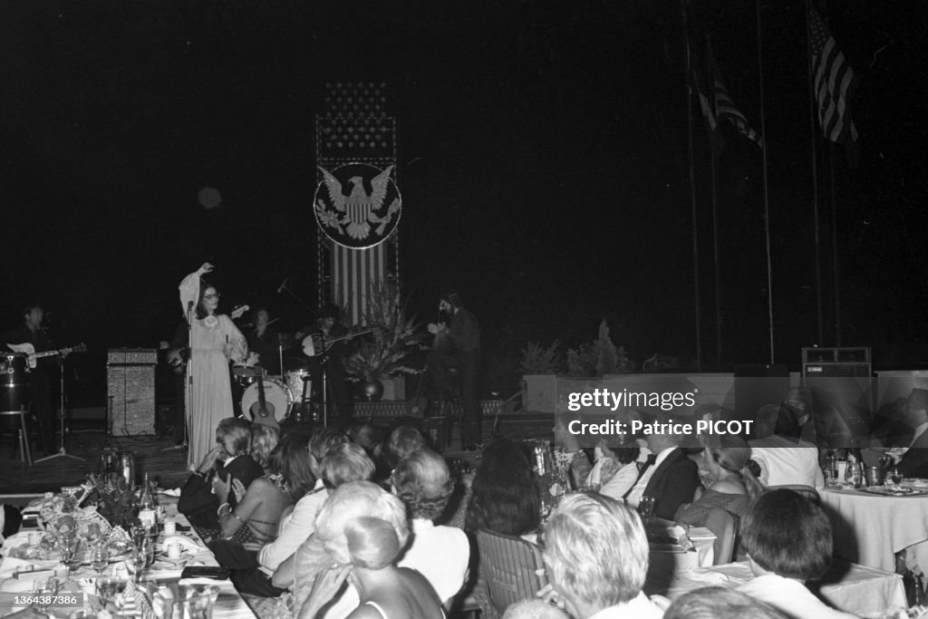 Nana Mouskouri en concert en 1977