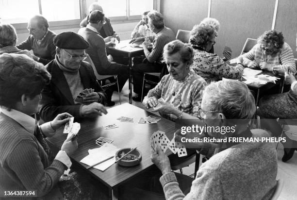 Joueurs de cartes dans un club du troisième âge à Paris, en 1978.