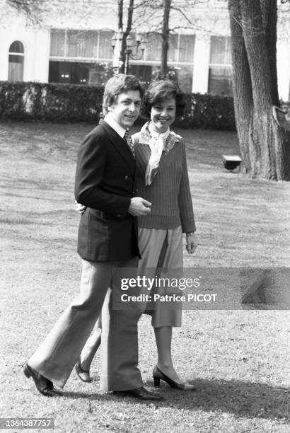 Portrait de Denise Fabre et Francis Vandenhende à Paris avant leur mariage le 10 avril 1978