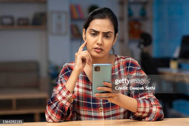 portrait of young woman, stock photo - verward stockfoto's en -beelden