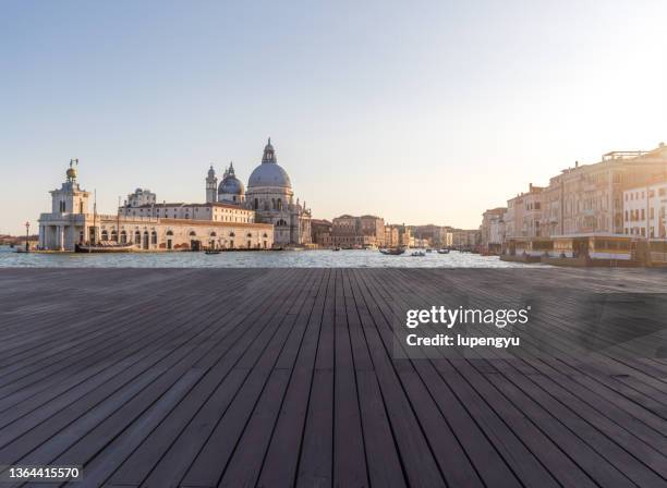 empty jetty at sunset,venice - venice gondola stock pictures, royalty-free photos & images