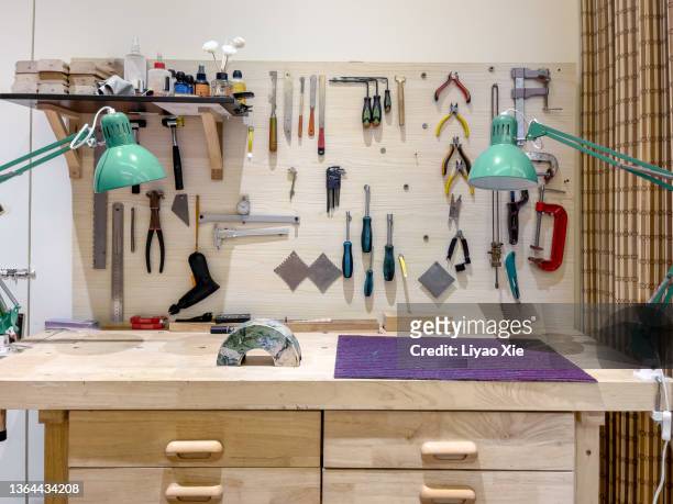 craftsman's tools and workshop - worktop imagens e fotografias de stock