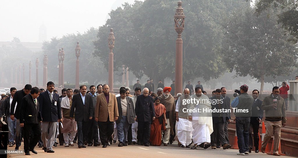 BJP Delegation met President to reconvene Parliament on Lokpal Bill