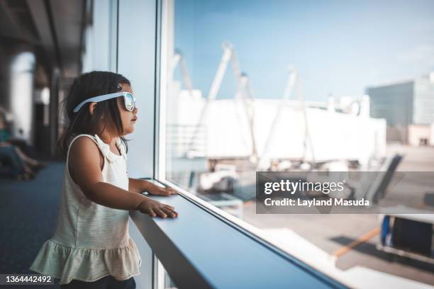 airport terminal - toddler girl - denver summer stock pictures, royalty-free photos & images