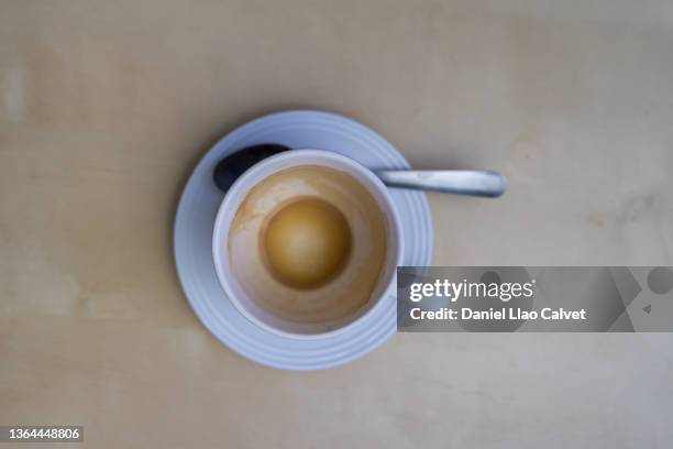 an empty glass cup of coffee on the wooden table - taza cafe stock pictures, royalty-free photos & images