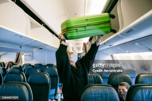 family air travel - carry on bag imagens e fotografias de stock