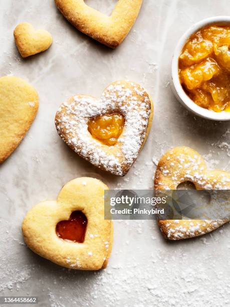 cookie with jam, linzer cookies with jam, christmas cookies, valentine' day, cookie, shortbread, short bread cookie - shortbread stock pictures, royalty-free photos & images