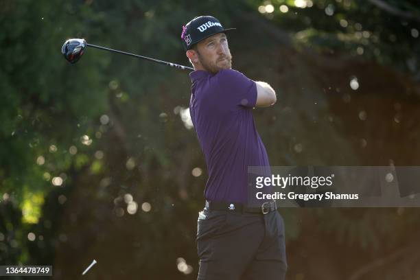 Kevin Chappell of the United States plays his tee shot on the fifth hole during the first round of the Sony Open in Hawaii at Waialae Country Club on...
