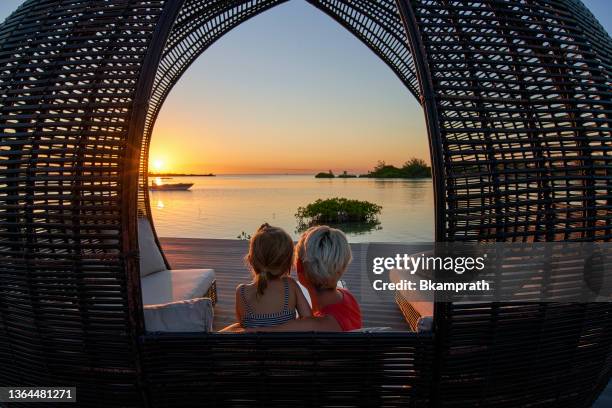 wunderschöne insel san pedro in der karibischen nation belize - san pedro stock-fotos und bilder