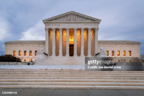 steps to the united states supreme court, washington dc, america - us supreme court building stockfoto's en -beelden