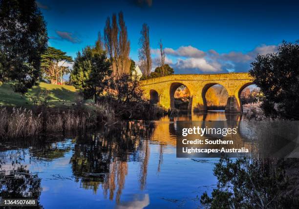 the old richmond bridge at dusk, southern tasmania - richmond tasmania stock pictures, royalty-free photos & images