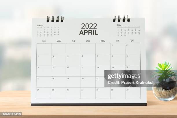 april. monthly dest calendar for 2022 year - april 2021 stock pictures, royalty-free photos & images