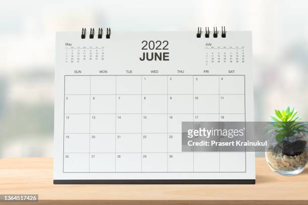 june. monthly dest calendar  for 2022 year - national holiday foto e immagini stock