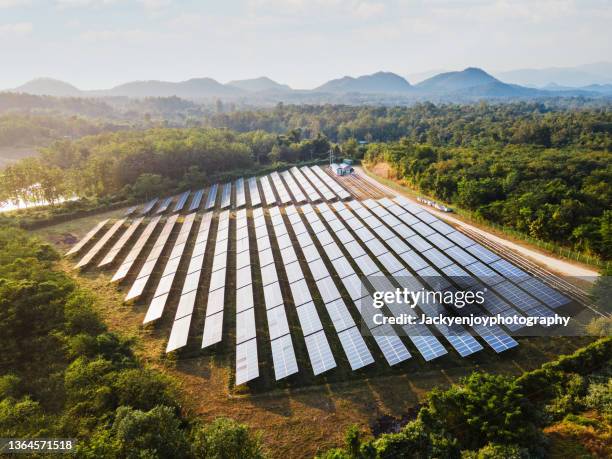 aerial view of the solar power plant on the mountain at sunset - action climatique photos et images de collection