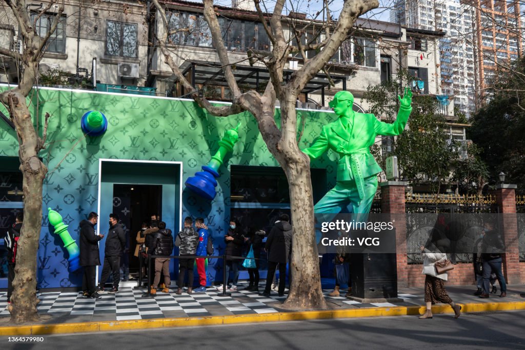 People line up to enter a Louis Vuitton pop-up store on January 14, News  Photo - Getty Images