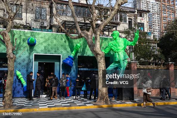 People line up to enter a Louis Vuitton pop-up store on January 14, News  Photo - Getty Images
