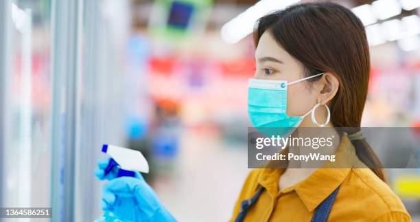 Clean Frontline Covid Frontline Cleaning Photos and Premium High Res Pictures - Getty ...