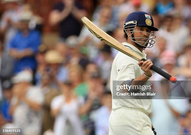 Sachin Tendulkar of India acknowledges the crowd after being dismissed during day four of the Second Test Match between Australia and India at Sydney...