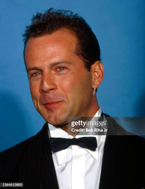 Bruce Willis backstage at the Emmy Awards, September 21, 1986 in Los Angeles, California.