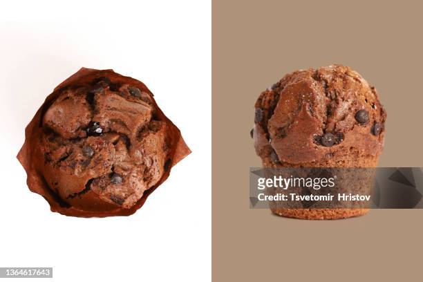 fresh homemade chocolate muffin cake. - cake isolated stockfoto's en -beelden