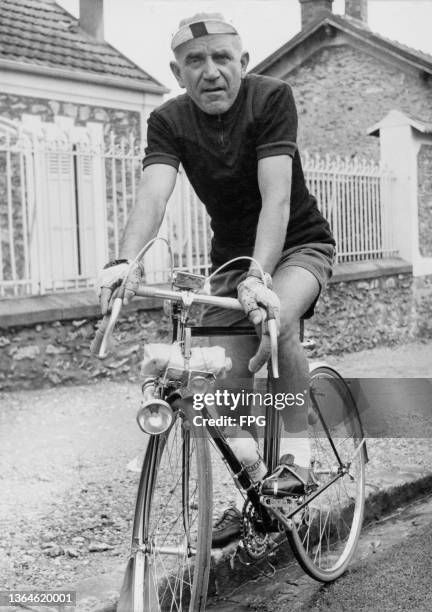 Years old M Gaston Pime on his bike before departing for his six-day trip from Paris to Rome, stopping at Bourg, Modane, Alessandria, Massa and...