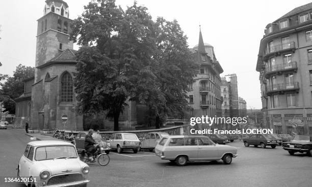 Circulation urbaine à Genève en octobre 1975.