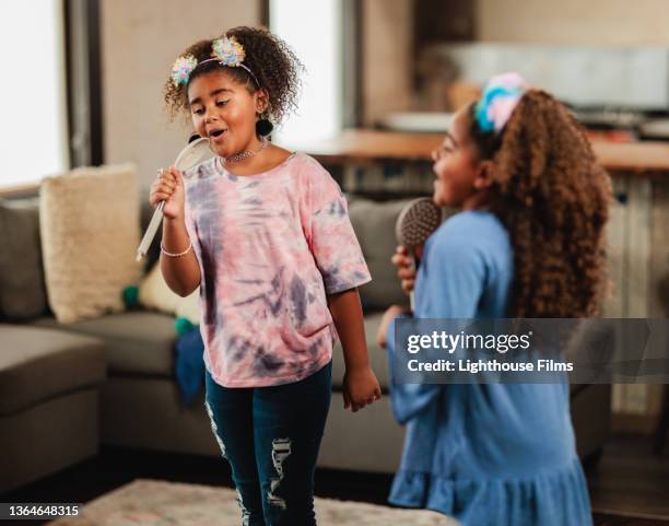 Random Fake Singer Fake Singers Fotografías e imágenes de stock - Getty Images