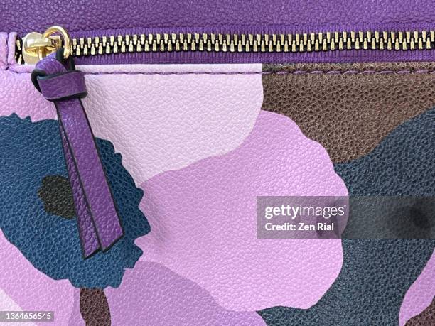side zipper on a pink, magenta colored handbag - multi colored purse ストックフォトと画像