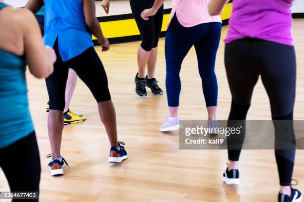 exercise dance class from waist down - dancers exercising teacher stockfoto's en -beelden