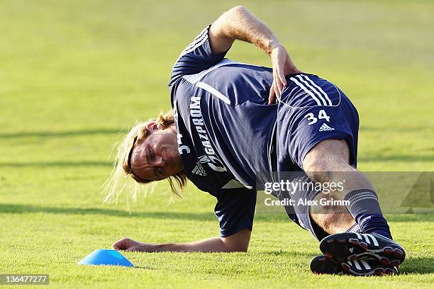 Goalkeeper Timo Hildebrand exercises during a training session of Schalke 04 at the ASPIRE Academy for Sports Excellence on January 6, 2012 in Doha,...