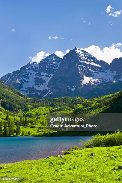 maroon bells in summer aspen colorado - maroon bells summer stock pictures, royalty-free photos & images