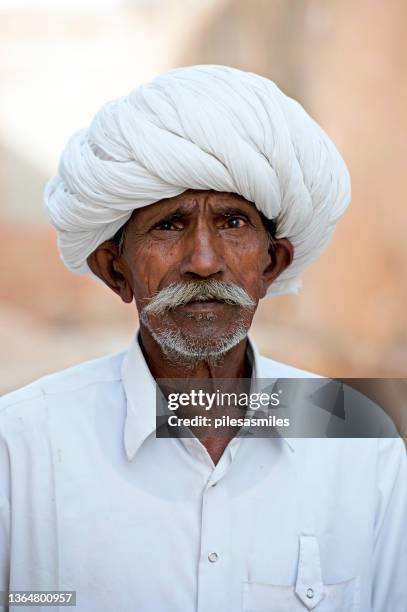 Pugaree White Turban Photos and Premium High Res Pictures - Getty Images