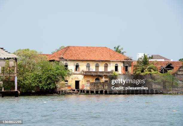 colonial style weathered building on waterfront, fort kochi, cochin, kerala, india - kochi stock pictures, royalty-free photos & images