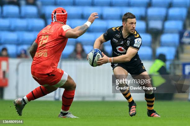 Jimmy Gopperth of Wasps takes on Pita Ahki during the Heineken Champions Cup match between Wasps and Stade Toulousain at The Coventry Building...