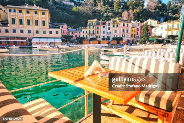 outdoor set wooden restaurant table with sea view - pool table stock-fotos und bilder