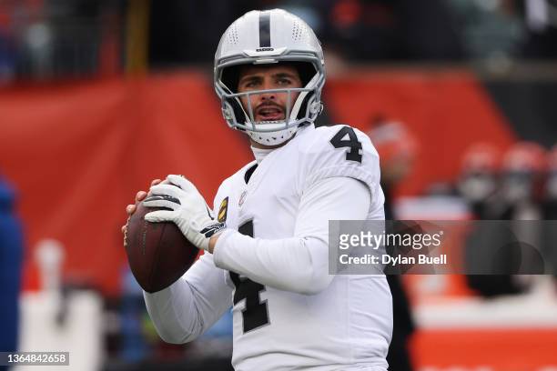 Quarterback Derek Carr of the Las Vegas Raiders warms up before the start of the AFC Wild Card playoff game against the Cincinnati Bengals at Paul...