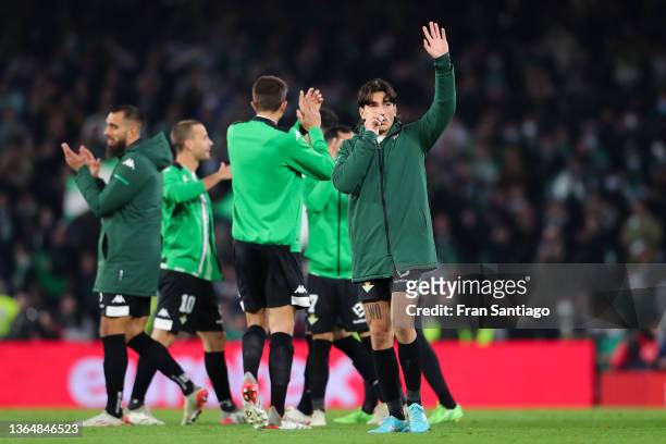 Hector Bellerin of Real Betis Balompie acknowledges the fans after knowing the match is suspended due to a stick thrown from the stand hit Joan...