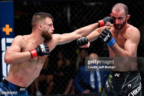 Calvin Kattar punches Giga Chikadze of Georgia in their featherweight fight during the UFC Fight Night event at UFC APEX on January 15, 2022 in Las...