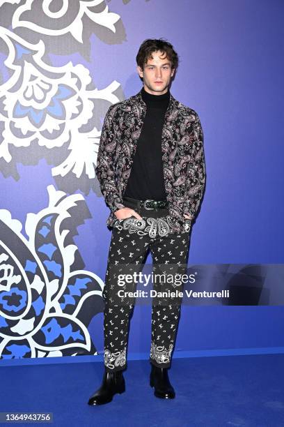 Brandon Flynn attends the Etro fashion show during the Milan Men's Fashion Week - Fall/Winter 2022/2023 on January 16, 2022 in Milan, Italy.