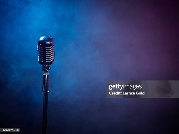 microphone - microphone stand - fotografias e filmes do acervo