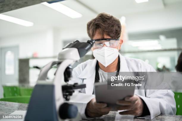 School Lab Mask School Computer Lab Mask Photos and Premium High Res Pictures - Getty ...