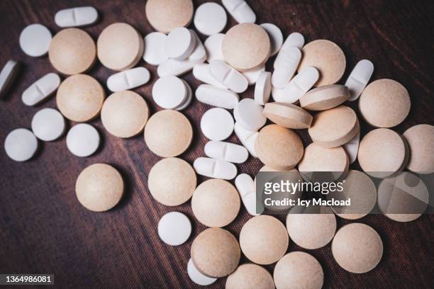 pills representing the dangers of drug interaction and self-medication - prozac fotografías e imágenes de stock