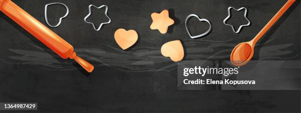 ilustraciones, imágenes clip art, dibujos animados e iconos de stock de conjunto de artículos para hornear en estilo de dibujos animados. rodillo y cuchara de madera, molde de masa y masa enrollada sobre fondo abstracto colorido. ilustración vectorial gráfica creativa. - molde cortador de galletas