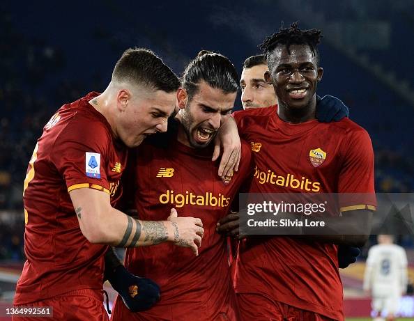 Sergio Oliveira of AS Roma celebrates with teammate Nicolò Zaniolo
