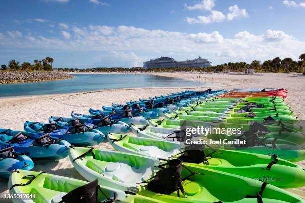 empty kayaks waiting for cruise ship passengers at ocean cay msc marine reserve in the bahamas - spartan cruiser stock pictures, royalty-free photos & images