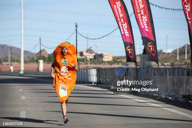 Jordan Maddocks completes the Rock 'n' Roll Running Series dressed as a carrot to break the Guinness World Record for fastest marathon ran in a...