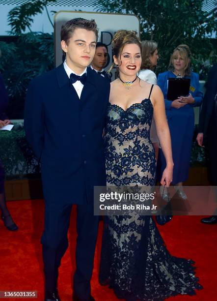 Leonardo DiCaprio and Kate Winslet arrive at the Golden Globe Awards, January 18, 1998 in Beverly Hills, California.