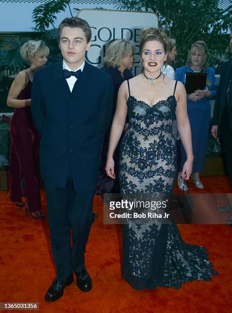 Leonardo DiCaprio and Kate Winslet arrive at the Golden Globe Awards, January 18, 1998 in Beverly Hills, California.